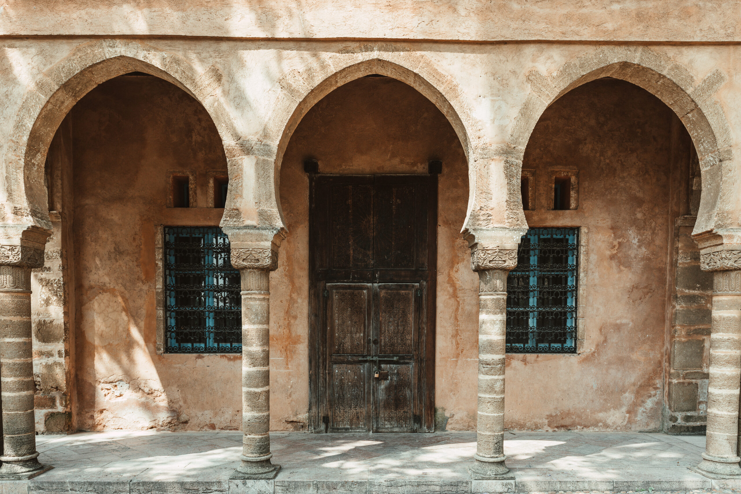 Hauseingang mit Torbogen in Marokko - offlinepleasure.at